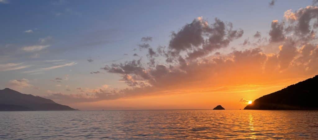 Abendstimmung in der Ankerbucht - Ausflug von der Casa Toskana