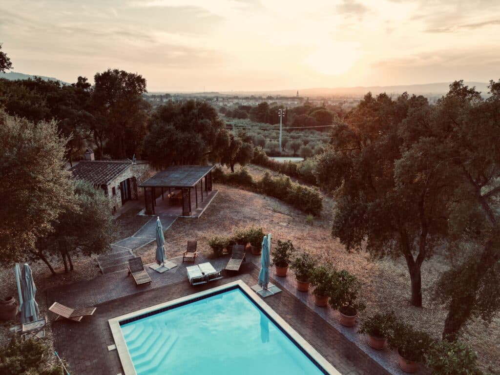 View over the pool to the dry landscape